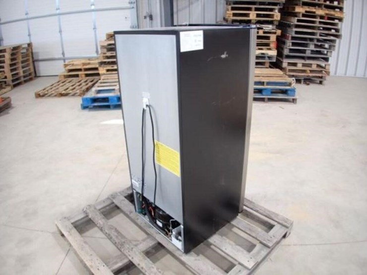 vissani-7.1-cu-ft-upright-freezer-image-5