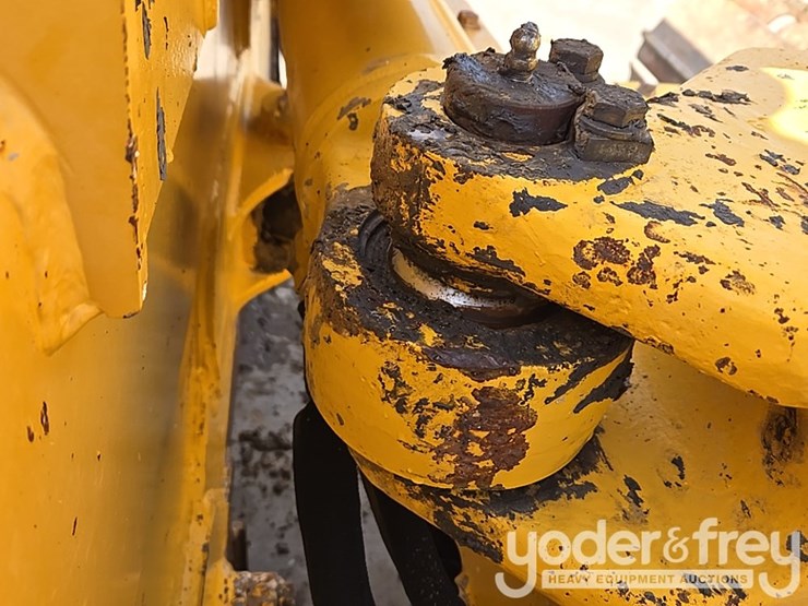 2018-komatsu-d61pxi-24-image-34