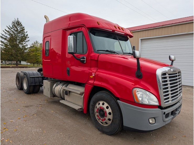 2019-freightliner-cascadia-125-image-3