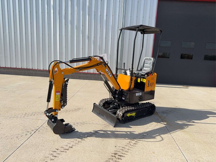 2025-miva-va13-mini-excavator-image-1
