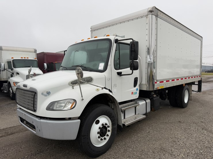 freightliner-m2-106-image-2