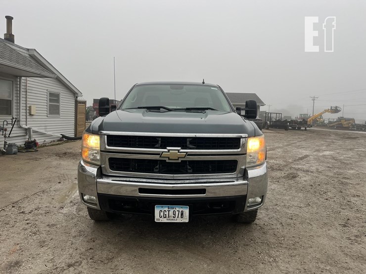 chevrolet-silverado-2500hd-lt-image-2