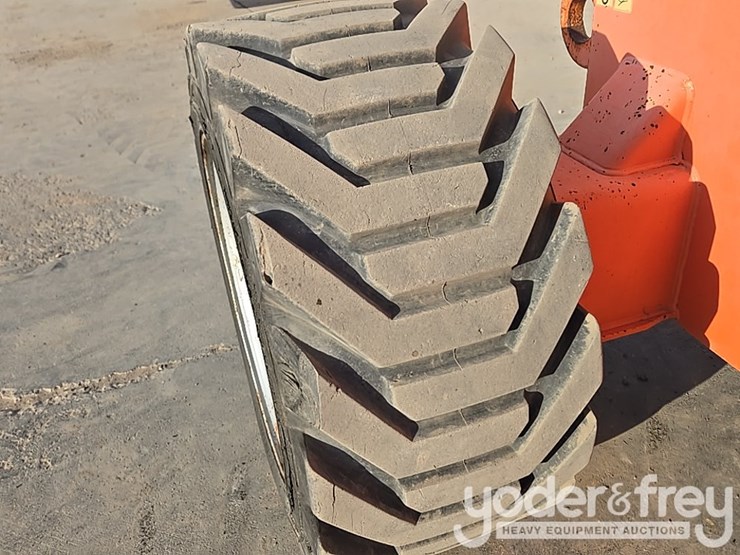 2014-jlg-800aj-image-59