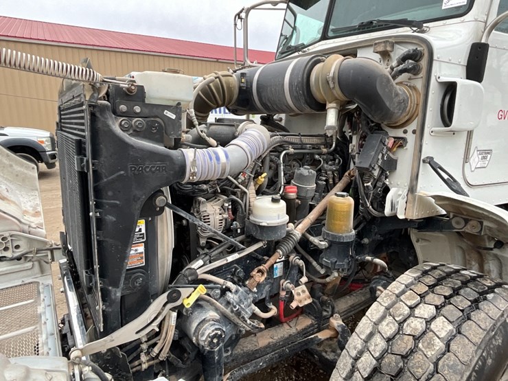 2015-peterbilt-365-image-33