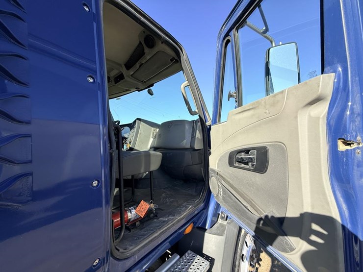 2017-international-prostar-image-55