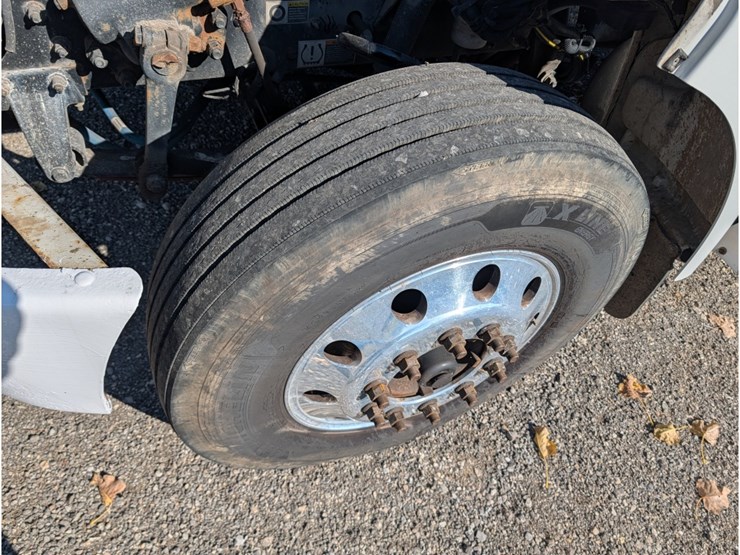 2017-peterbilt-337-image-15