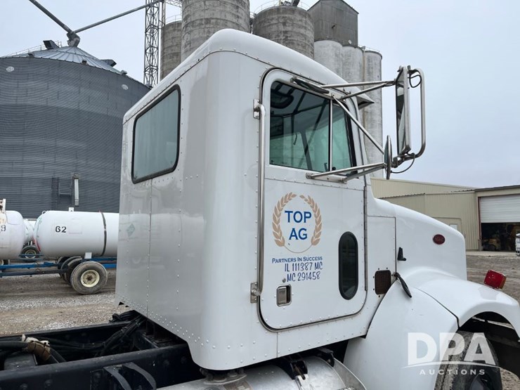 2001-peterbilt-330-image-22