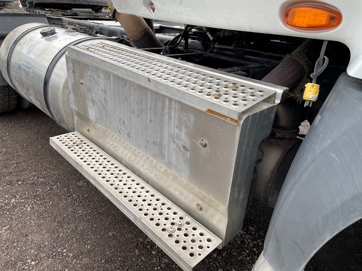 #1054-•-2015-international-tandem-axle-day-cab-semi-tractor-(has-wi-title)-image-15