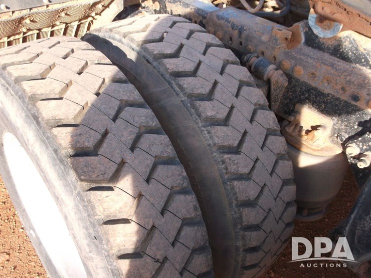 2007-freightliner-columbia-112-image-38