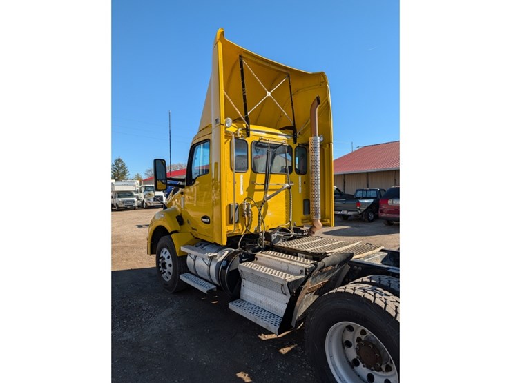 2020-kenworth-t880-image-12