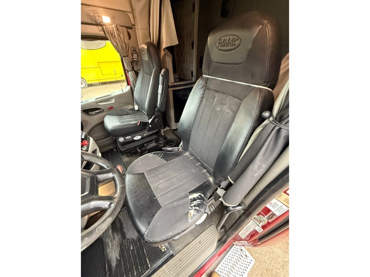 2020-peterbilt-579-image-23