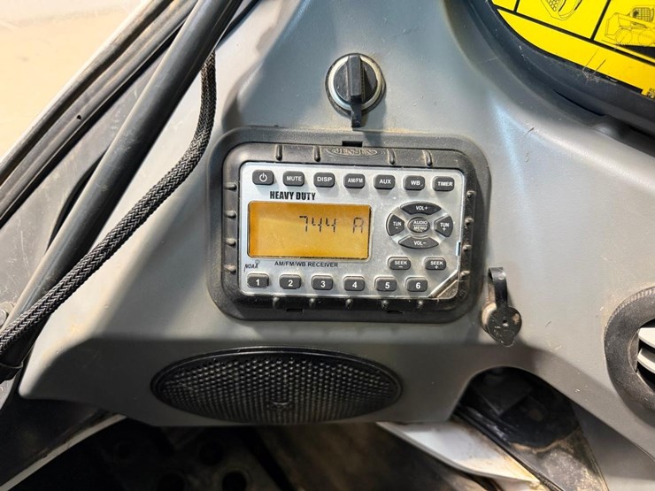 2023-bobcat-t770-image-32