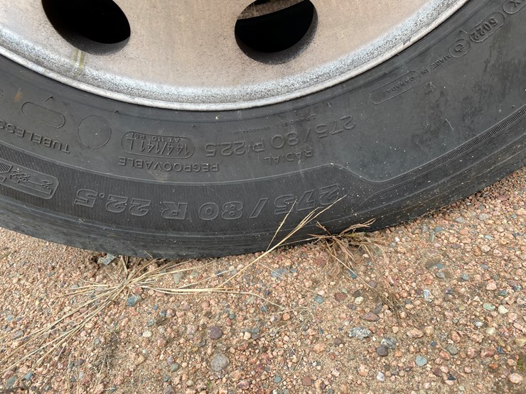 peterbilt-567-image-17