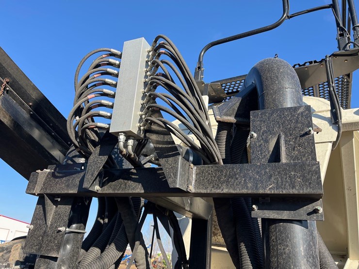 2016-bourgault-3320-66-image-102