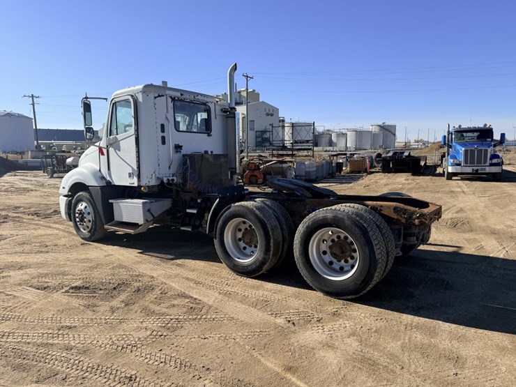 2007-freightliner-columbia-120-image-4