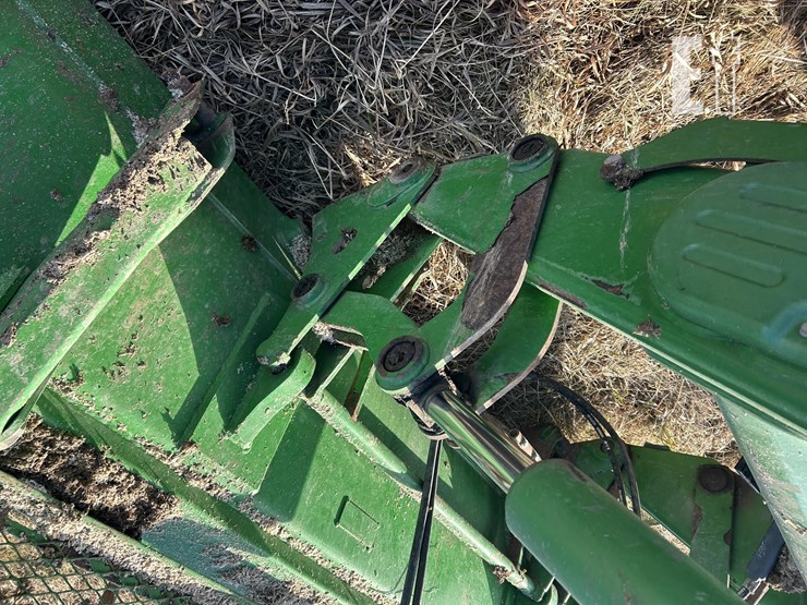 2013-john-deere-6170r-image-36