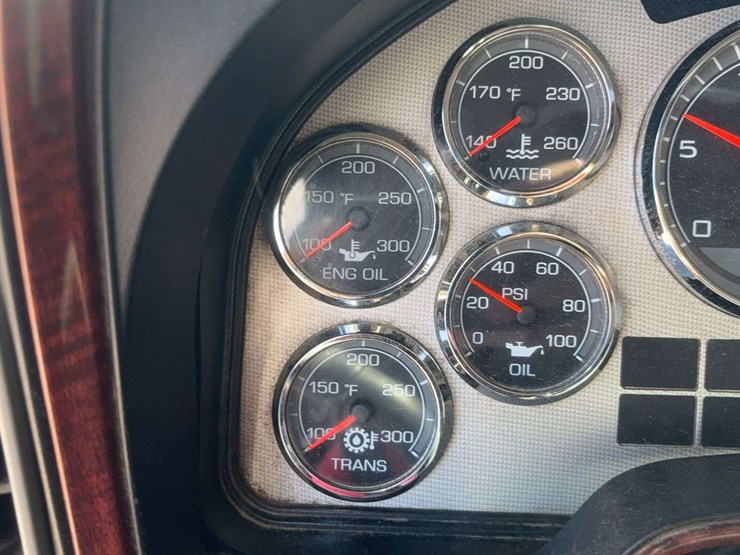 2010-international-lf517-lone-star-dump-truck-image-46