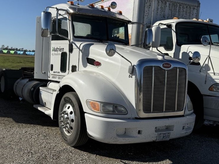 peterbilt-386-image-1