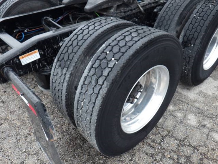 freightliner-cascadia-125-image-10