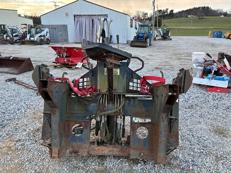 bobcat-811-skid-steer-backhoe-attachment-image-6