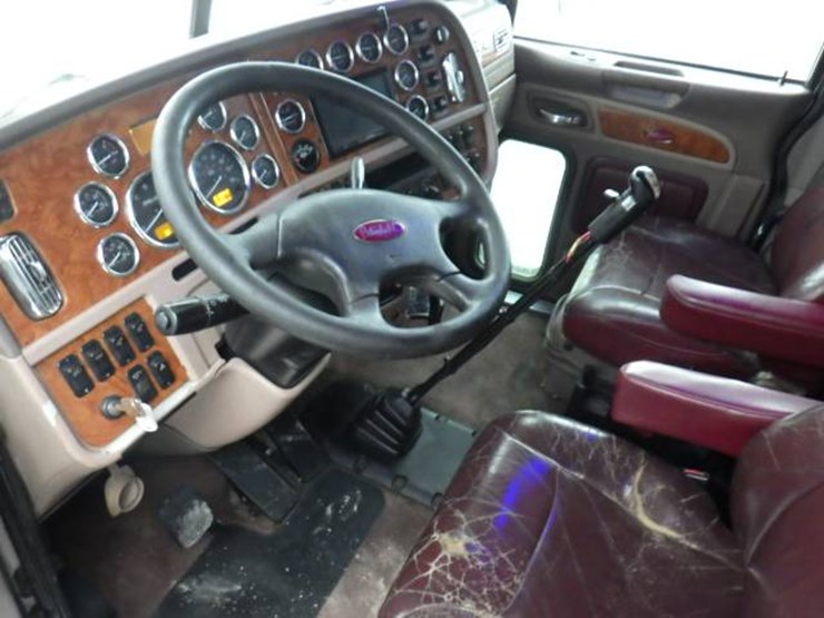 peterbilt-389-image-16