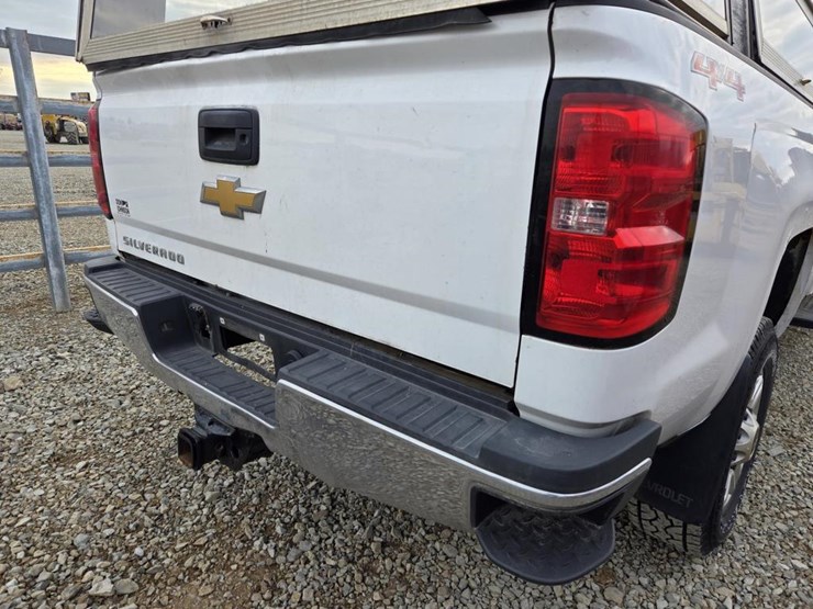 2015-chevrolet-silverado-2500hd-image-24