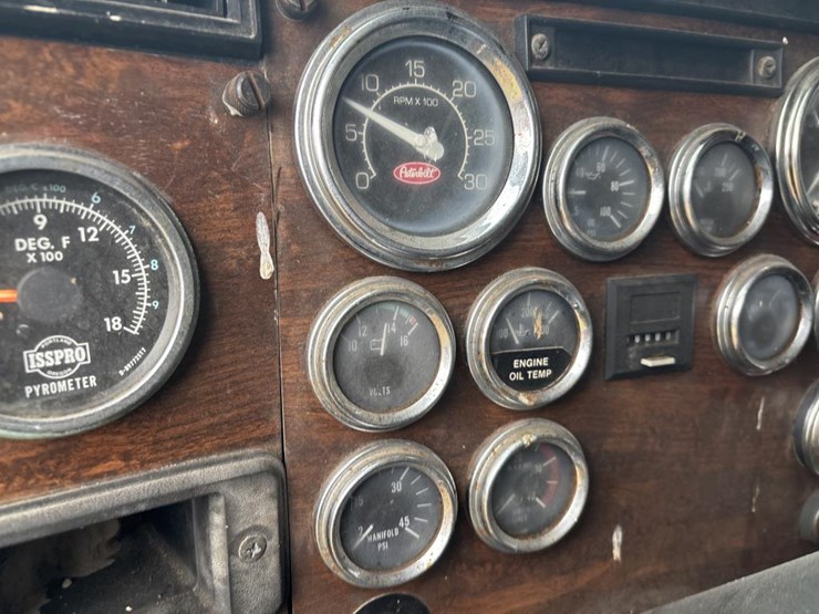 1988-peterbilt-377-image-47