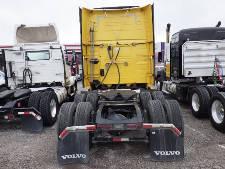 2017-volvo-vnl780-image-9