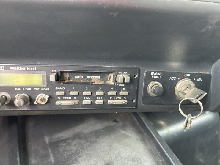 #1042-•-2000-volvo-quad-axle-dump-truck-image-52