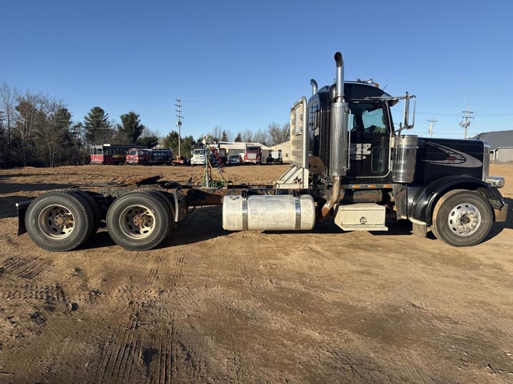2008-peterbilt-388-image-6