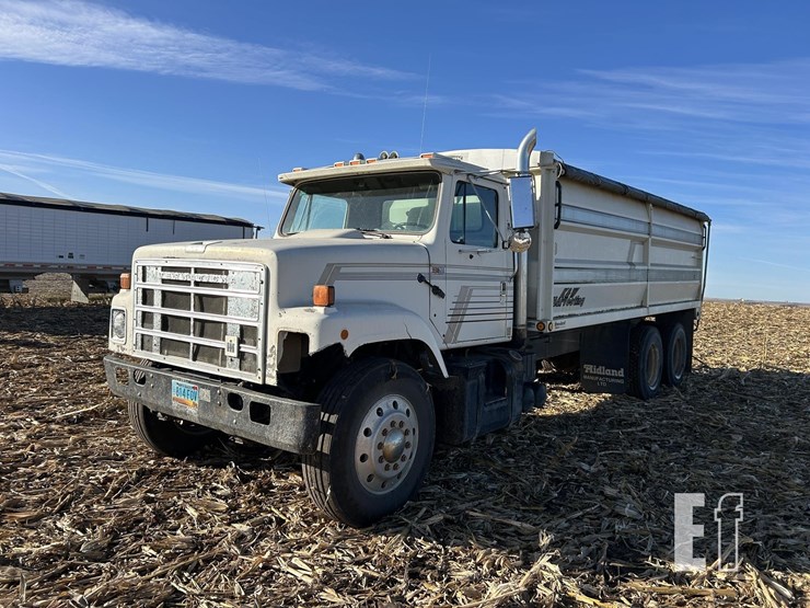 1985-international-s2500-image-9