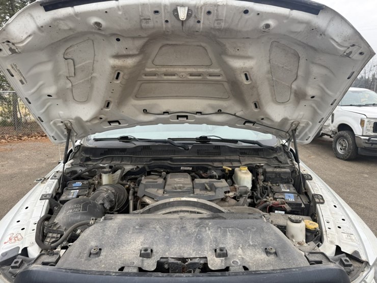 #1830-•-2015-ram-5500-4x4-service-truck-image-12