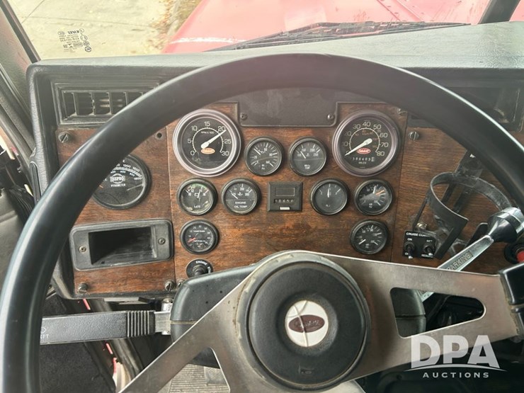 1999-peterbilt-379-image-58