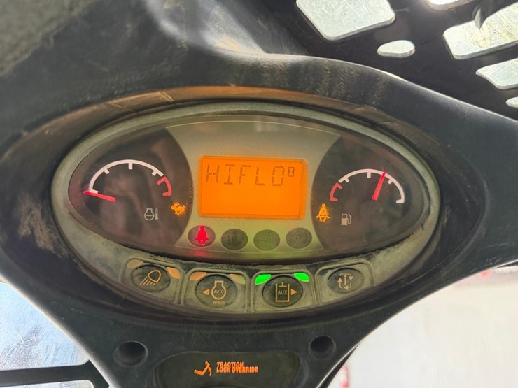 2014-bobcat-s850-image-19