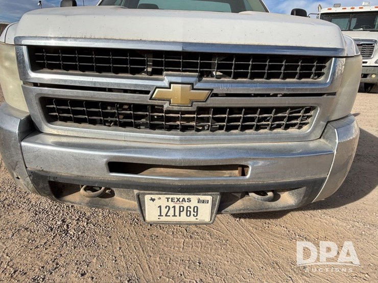 2010-chevrolet-silverado-2500hd-image-14