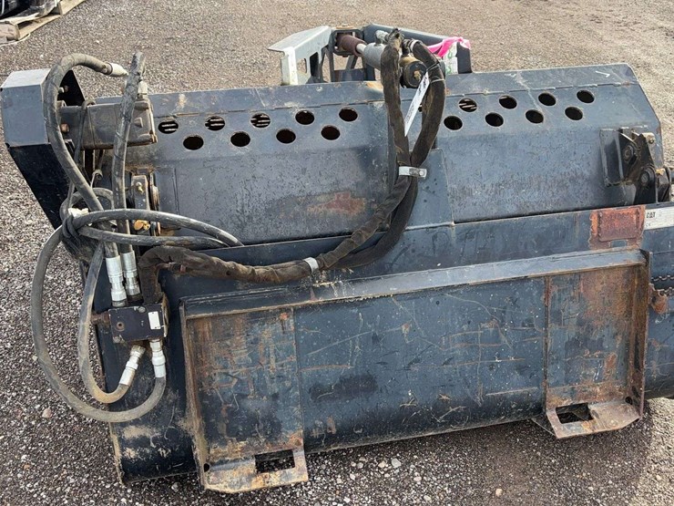 2020-caterpillar-60-image-5