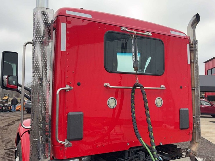 2018-peterbilt-579-image-19