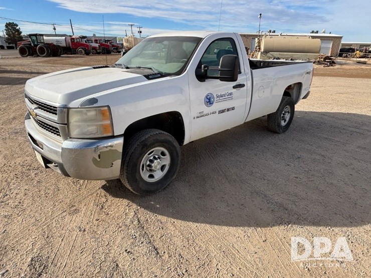 2010-chevrolet-silverado-2500hd-image-11