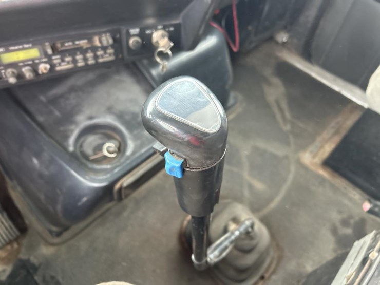 #1042-•-2000-volvo-quad-axle-dump-truck-image-50