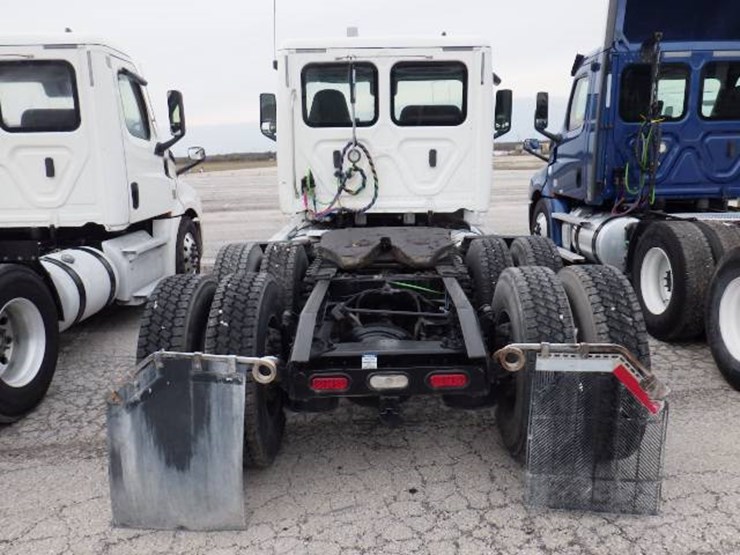 freightliner-cascadia-126-image-8