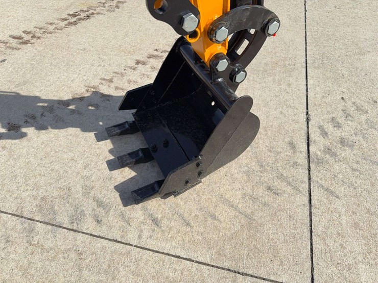 2025-miva-va13-mini-excavator-image-8