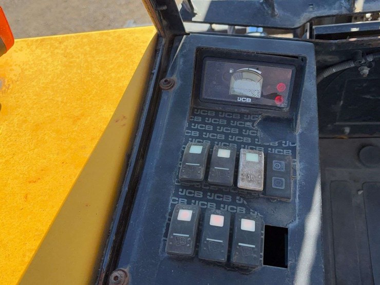 2015-jcb-930-image-32