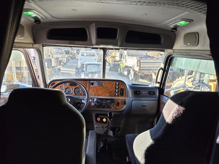 2007-peterbilt-386-image-71