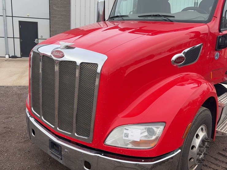 2018-peterbilt-579-image-33