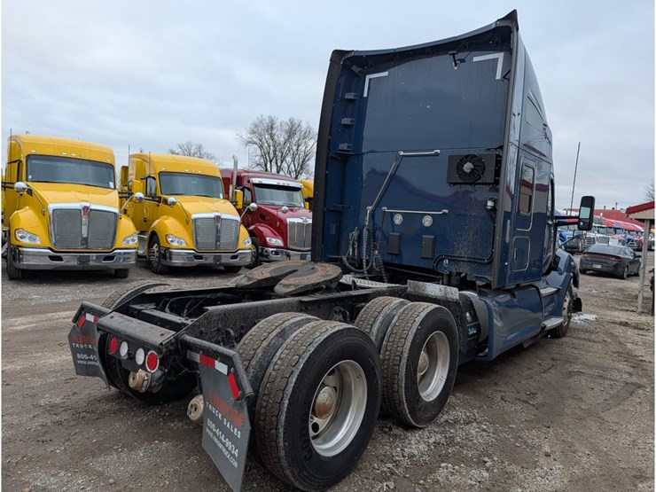 2019-kenworth-t680-image-8