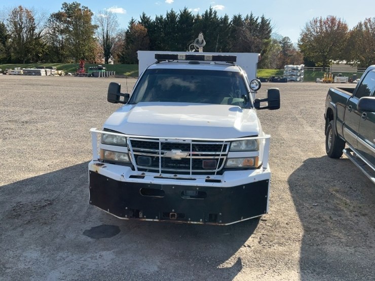 chevrolet-2500hd-image-2