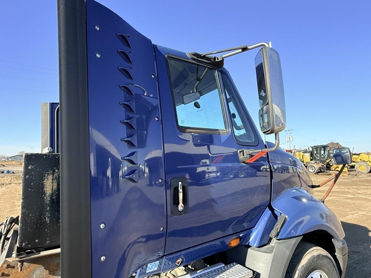 2017-international-prostar-image-13