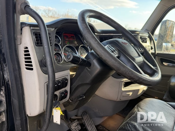 peterbilt-567-image-69