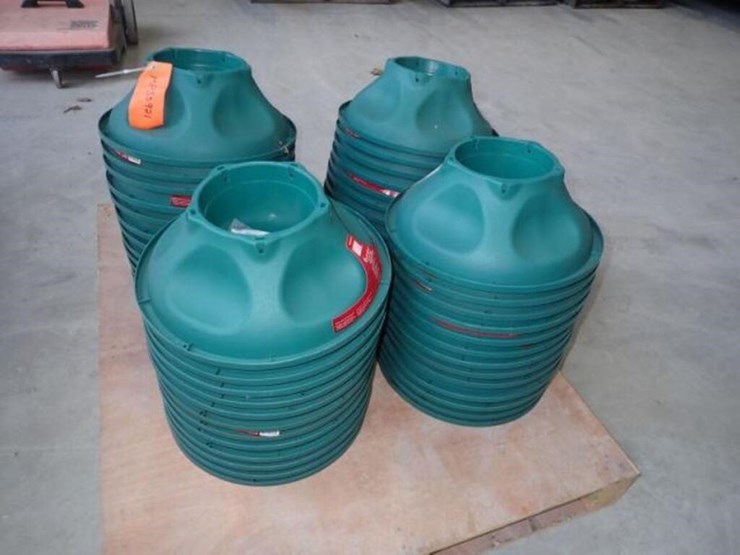 qty-of-(40)-christmas-tree-stands-image-5