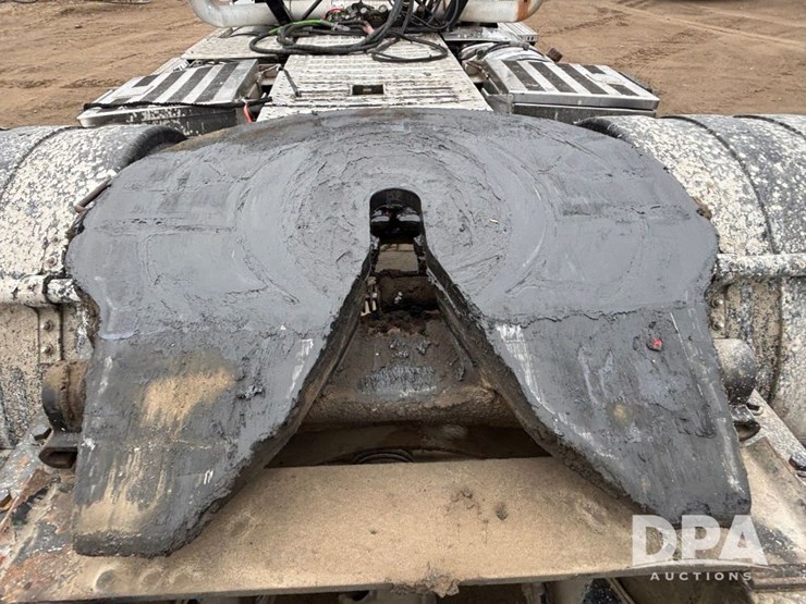 2017-mack-pinnacle-chu613-image-36